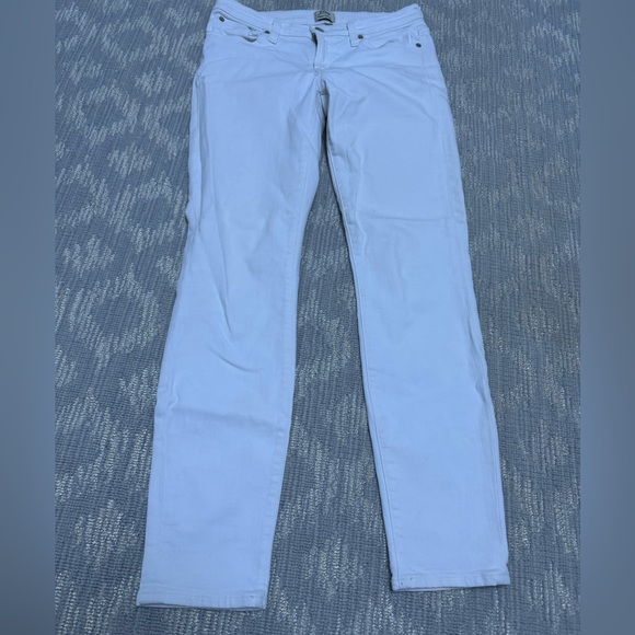 J Crew 9" Mid Rise toothpick Jean In White, Size 27 - Picture 4 of 6